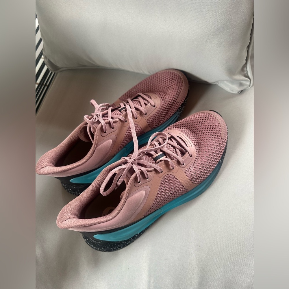 LULULEMON SNEAKERS NWOT - Picture 7 of 7